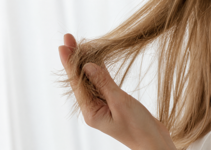 Last van beschadigd haar? Donker blond beschadigd haar